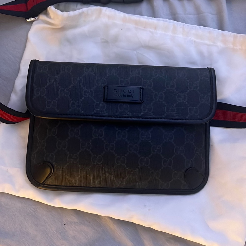 Gucci crossover bag and in great condition! - Picture 1 of 4